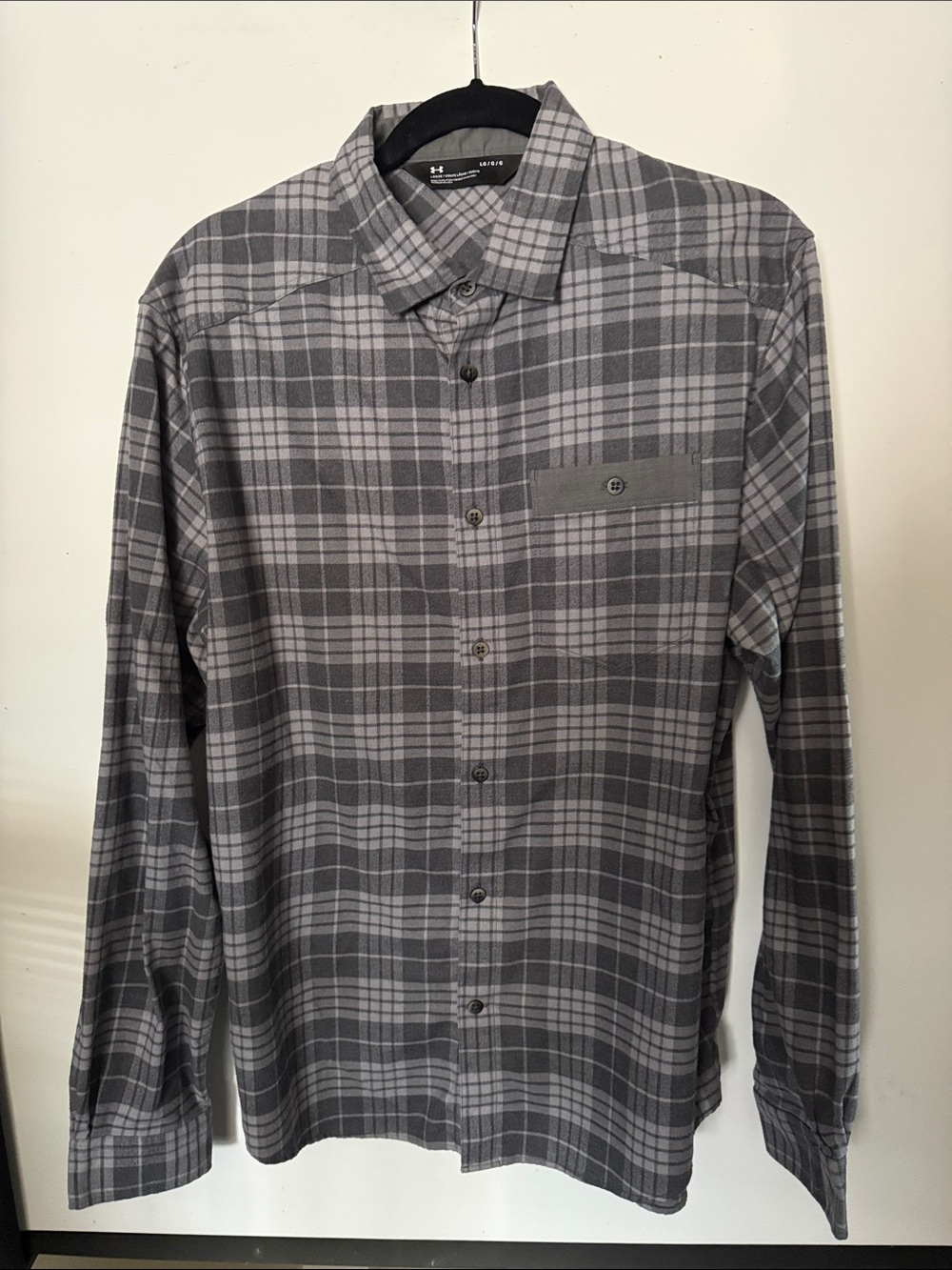 LG Men’s Gray Plaid Long-Sleeve Button-Down Shirt